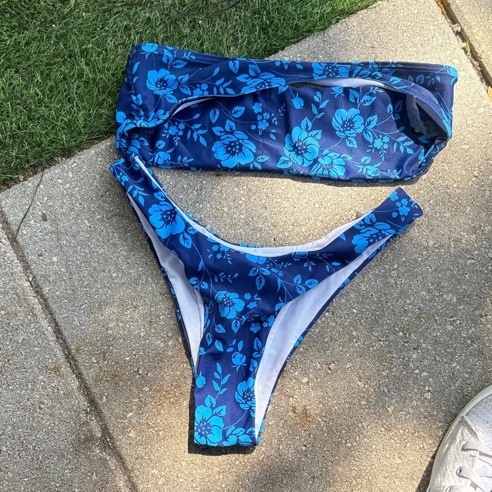 Blue Floral Bikini Set - Bandeau Top & High-Cut Bottoms - Picture 4 of 4